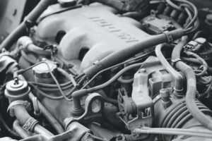 imagen de un motor siendo reparado por fallos de arranque en frío del Kia Sportage 