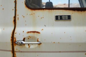 imagen de una puerta oxidada por problemas de corrosión en el Hyundai Tucson